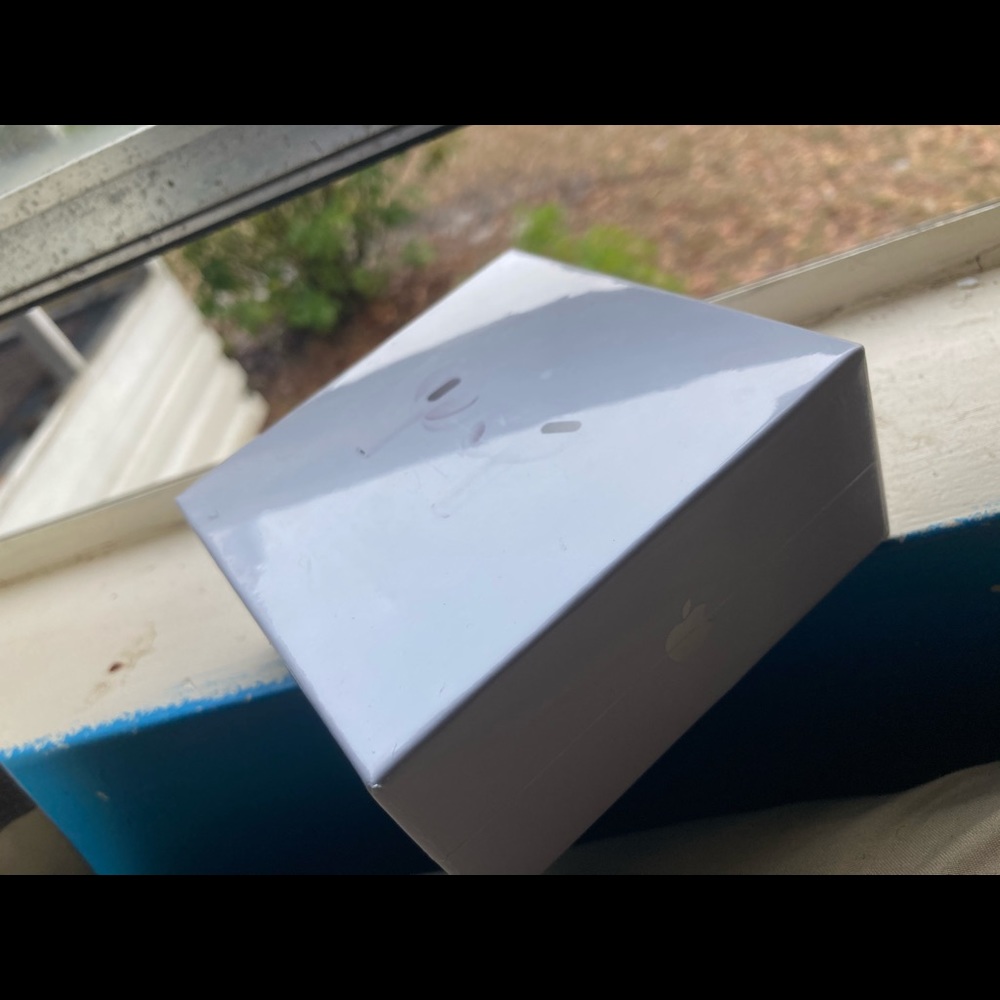 Apple AirPod Pros - Picture 3 of 6